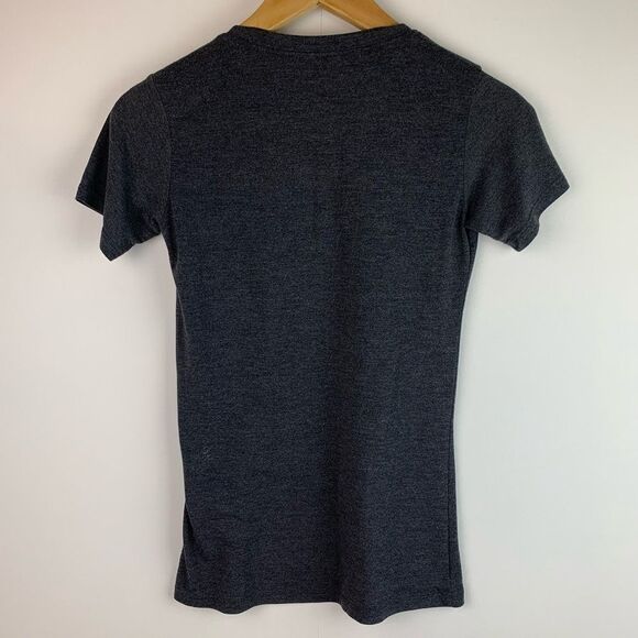 Disney women’s gray short sleeve graphic T-shirt The lion king Hakuna Matata xs - Picture 3 of 6